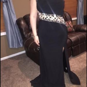 STUNNING BLACK PROM GOWN